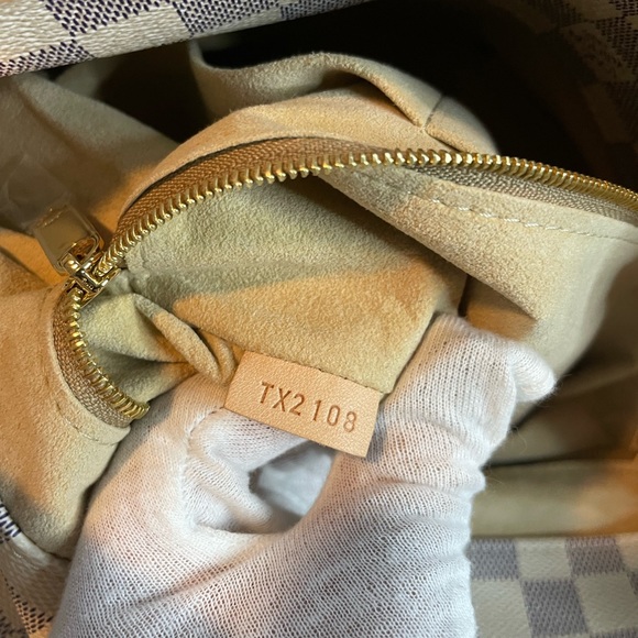 LOUIS VUITTON
DAMIER AZUR ARTSY MM - Brand New Never Used - Picture 10 of 16